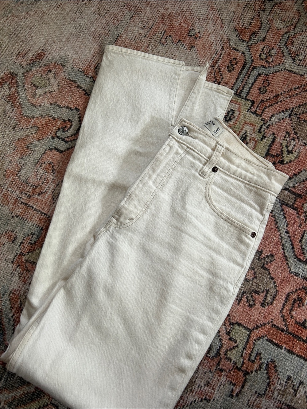 Abercrombie The 90s Straight Ultra High-Waist Straight Jeans Cream